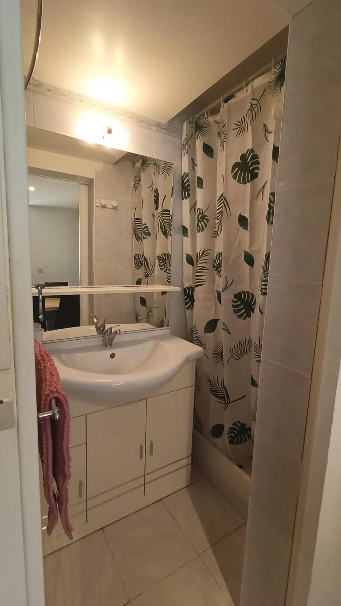 Hébergement de vacances Maison Super Calme Et Confortable - Idealement Situee - Clim - Vue Montagnes - Piscine Partagee - Parking Gratuit - Lou Tranquillou