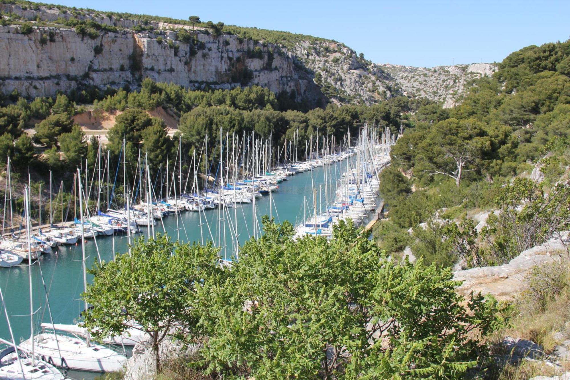 Hébergement de vacances Maison Super Calme Et Confortable - Idealement Situee - Clim - Vue Montagnes - Piscine Partagee - Parking Gratuit - Lou Tranquillou