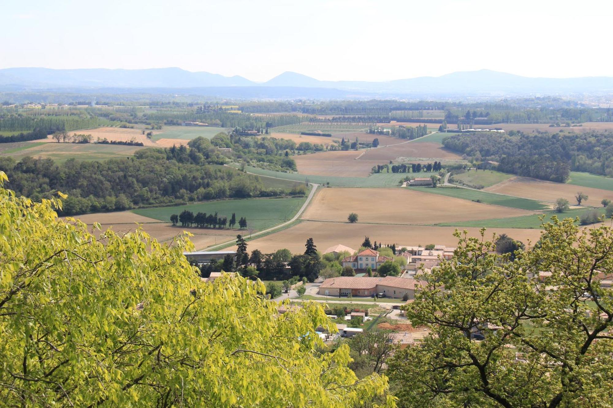 Hébergement de vacances Maison Super Calme Et Confortable - Idealement Situee - Clim - Vue Montagnes - Piscine Partagee - Parking Gratuit - Lou Tranquillou