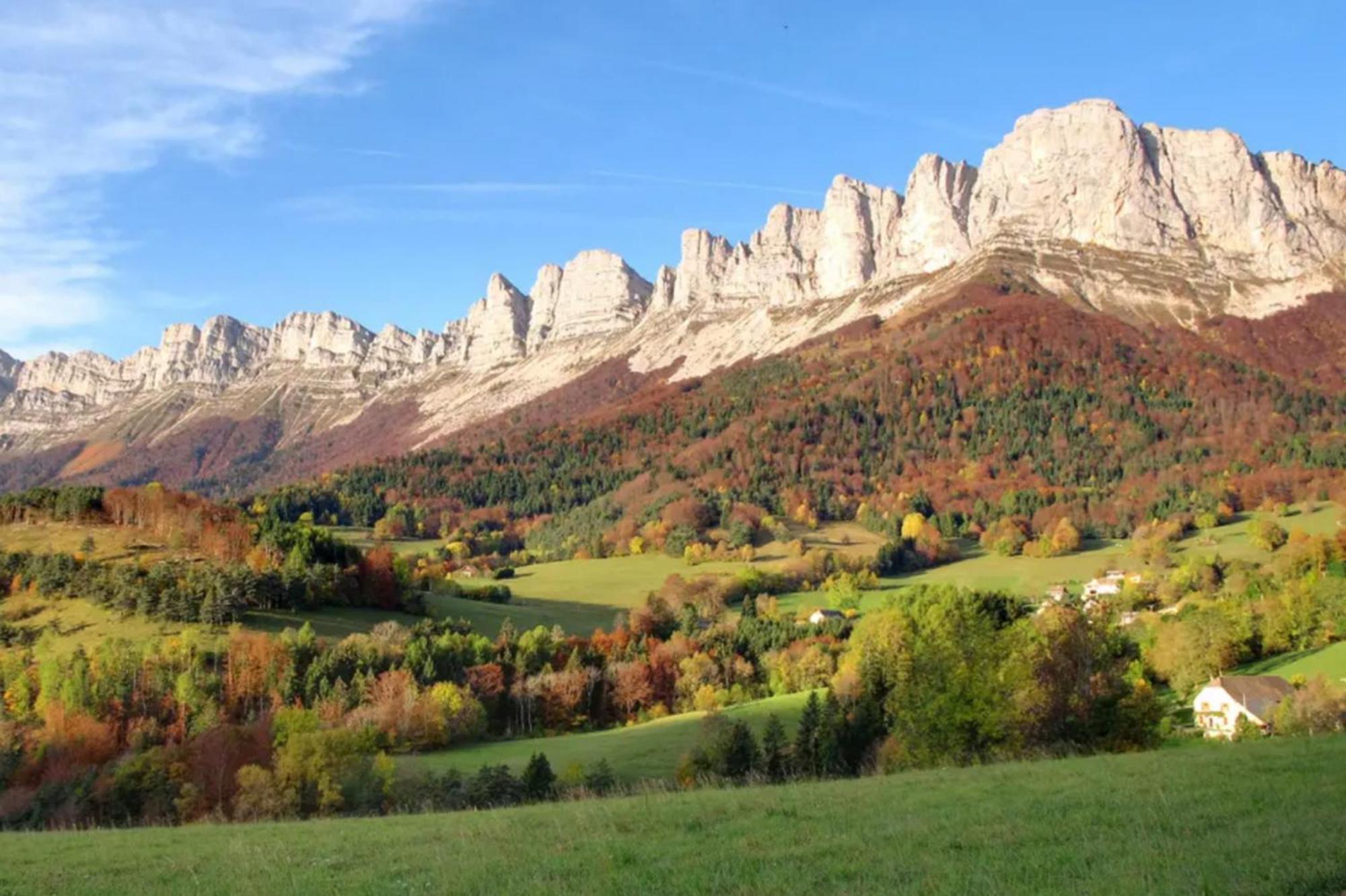 Hébergement de vacances Maison Super Calme Et Confortable - Idealement Situee - Clim - Vue Montagnes - Piscine Partagee - Parking Gratuit - Lou Tranquillou *